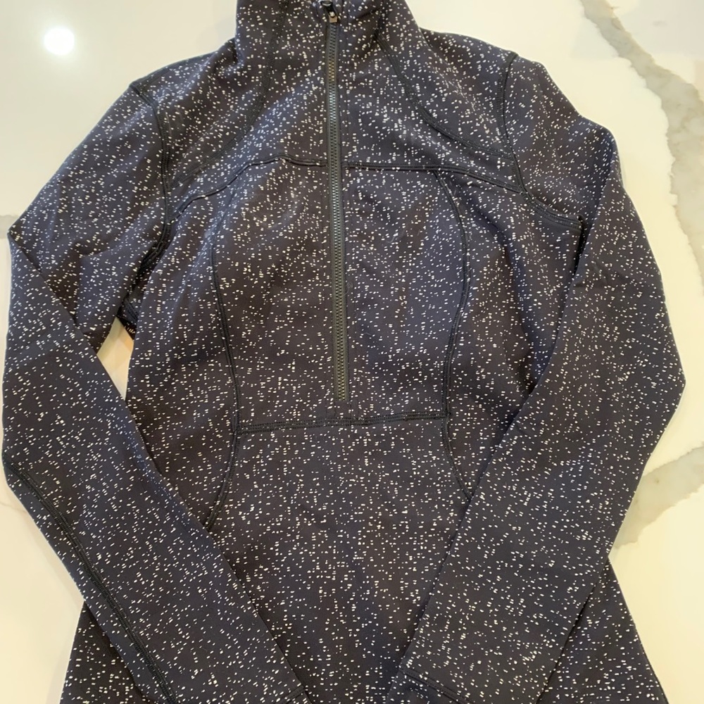 Lululemon 1/2 zip in black and white
